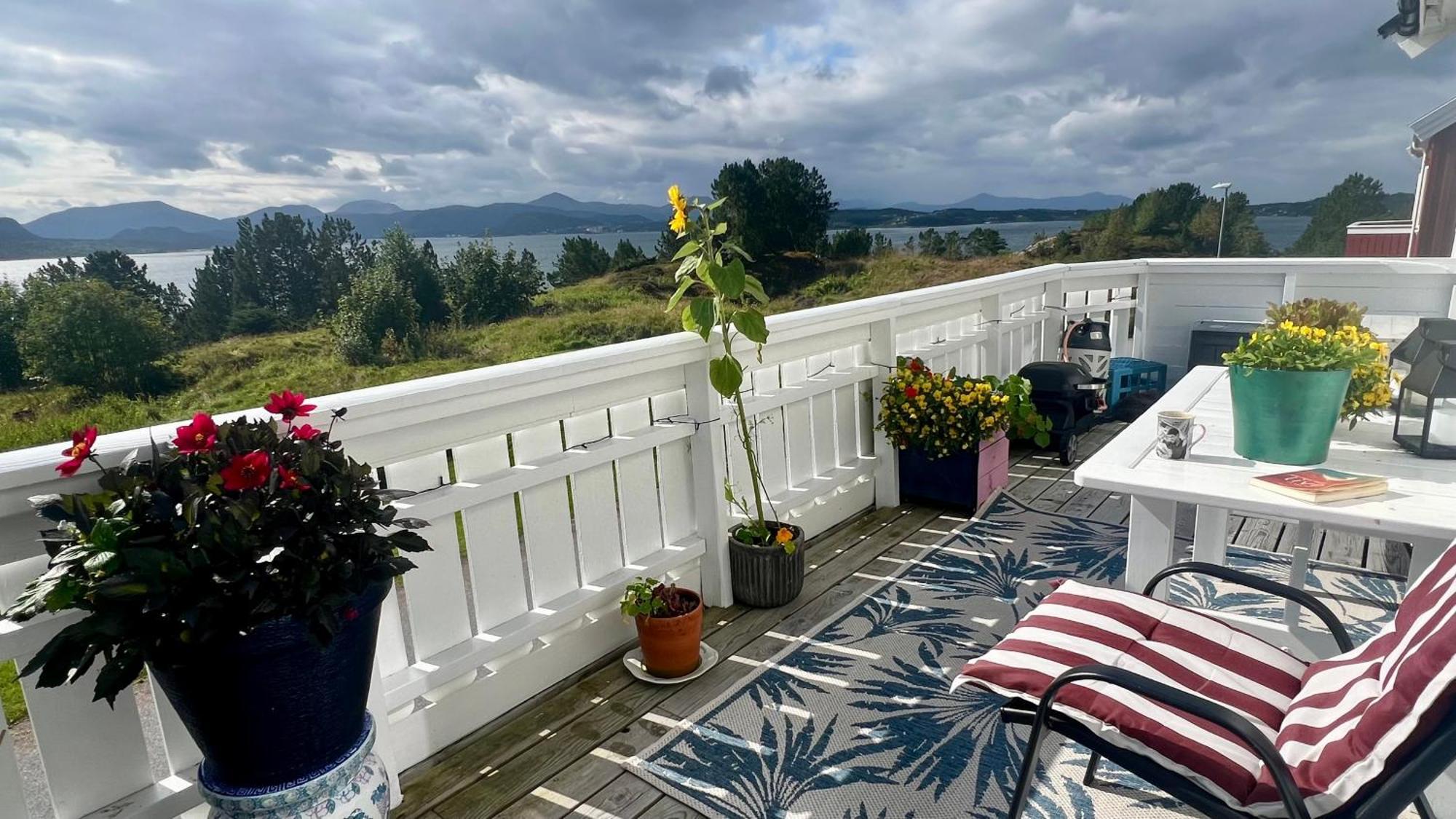 Wake Up To A Beautiful View And Smell Of The Sea Lägenhet Kristiansund Exteriör bild